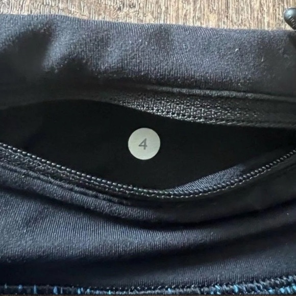 Lululemon run time shorts - Picture 4 of 4